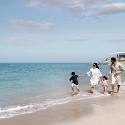 Family-on-Beach-Experience
